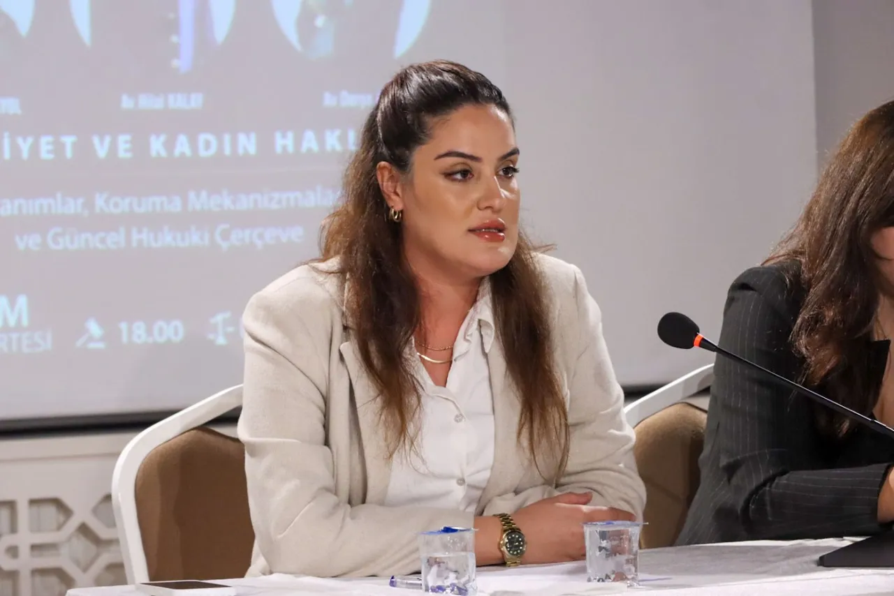 Yalova’da Cumhuriyet ve Kadın Hakları paneli düzenlendi