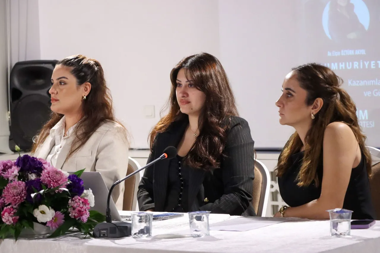 Yalova’da Cumhuriyet ve Kadın Hakları paneli düzenlendi