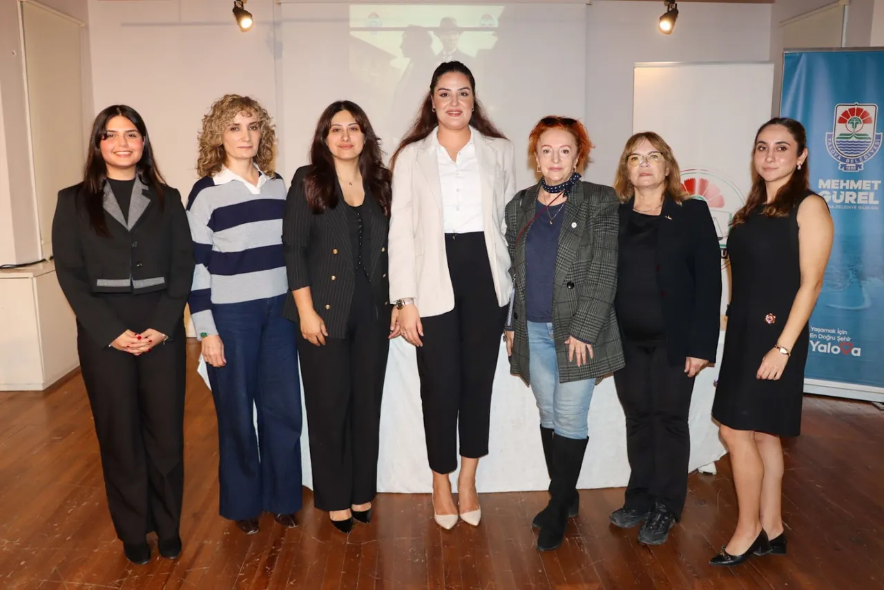 Yalova’da Cumhuriyet ve Kadın Hakları paneli düzenlendi
