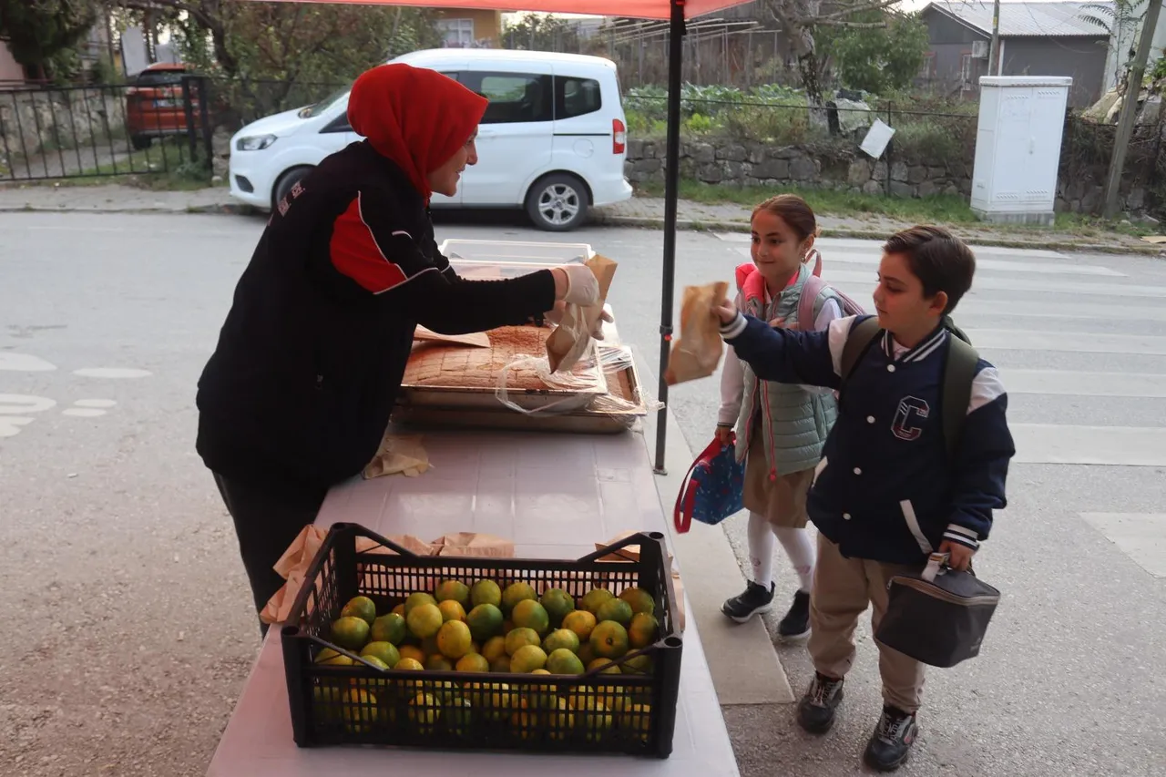 İzmit Belediyesi beslenme saati projesine devam ediyor