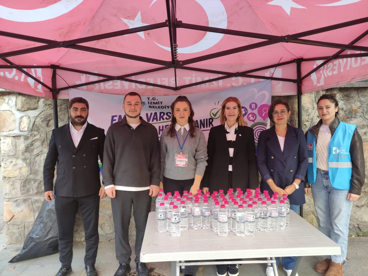 İzmit Belediyesi KPSS Ortaöğretim sınavına giren adayları yalnız bırakmadı