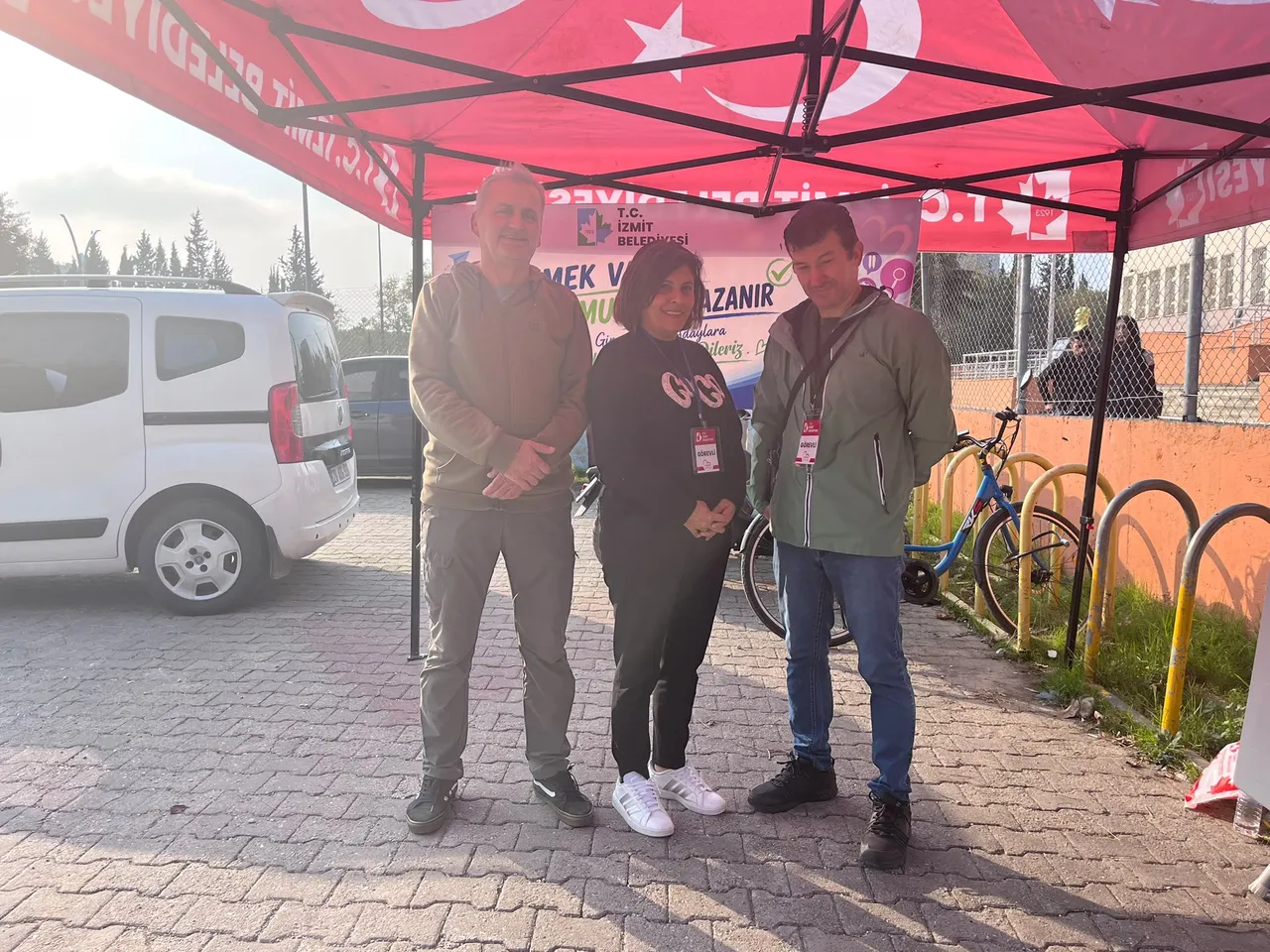 İzmit Belediyesi KPSS Ortaöğretim sınavına giren adayları yalnız bırakmadı