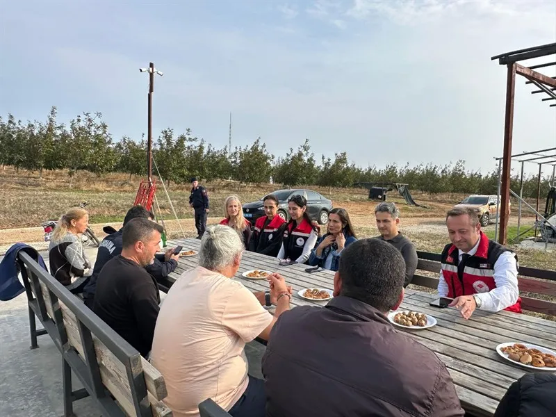 Kızılcaterzi Mahallesinde ceviz hasadı