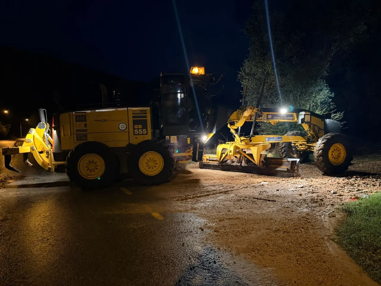 Sağanakla gelen olaylara Büyükşehir ekiplerinden müdahale