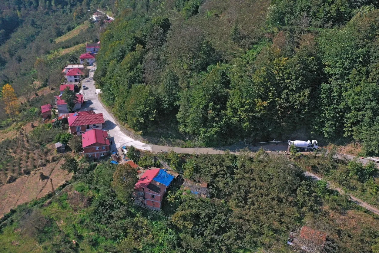 İkizce Yoğunoluk Mahallesi’nde beton yol çalışması