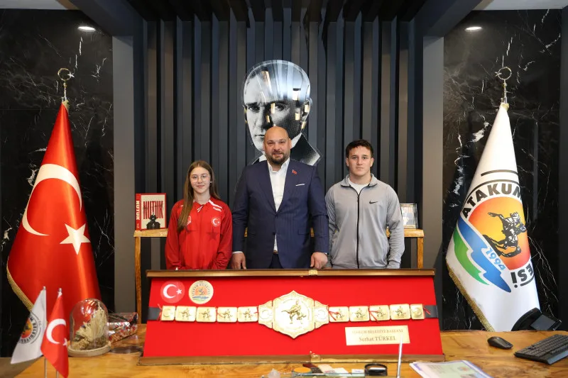Atakum Belediyesporun yıldız sporcusu, güreşte dünya şampiyonu oldu
