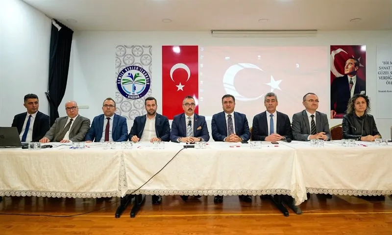 Ataşehir Kaymakamı Arslan, okullardaki güvenlik tedbirleri, eğitim imkânlarının geliştirilmesi konulu toplantıya katıldı