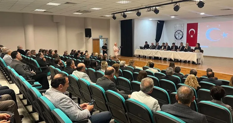 Ataşehir Kaymakamı Arslan, okullardaki güvenlik tedbirleri, eğitim imkânlarının geliştirilmesi konulu toplantıya katıldı
