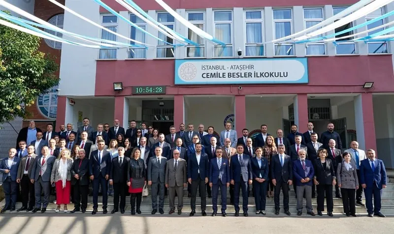 Ataşehir Kaymakamı Arslan, okullardaki güvenlik tedbirleri, eğitim imkânlarının geliştirilmesi konulu toplantıya katıldı