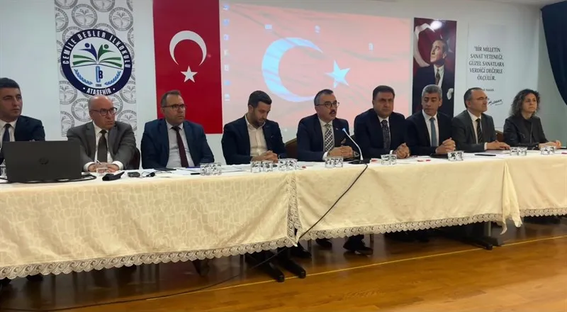 Ataşehir Kaymakamı Arslan, okullardaki güvenlik tedbirleri, eğitim imkânlarının geliştirilmesi konulu toplantıya katıldı