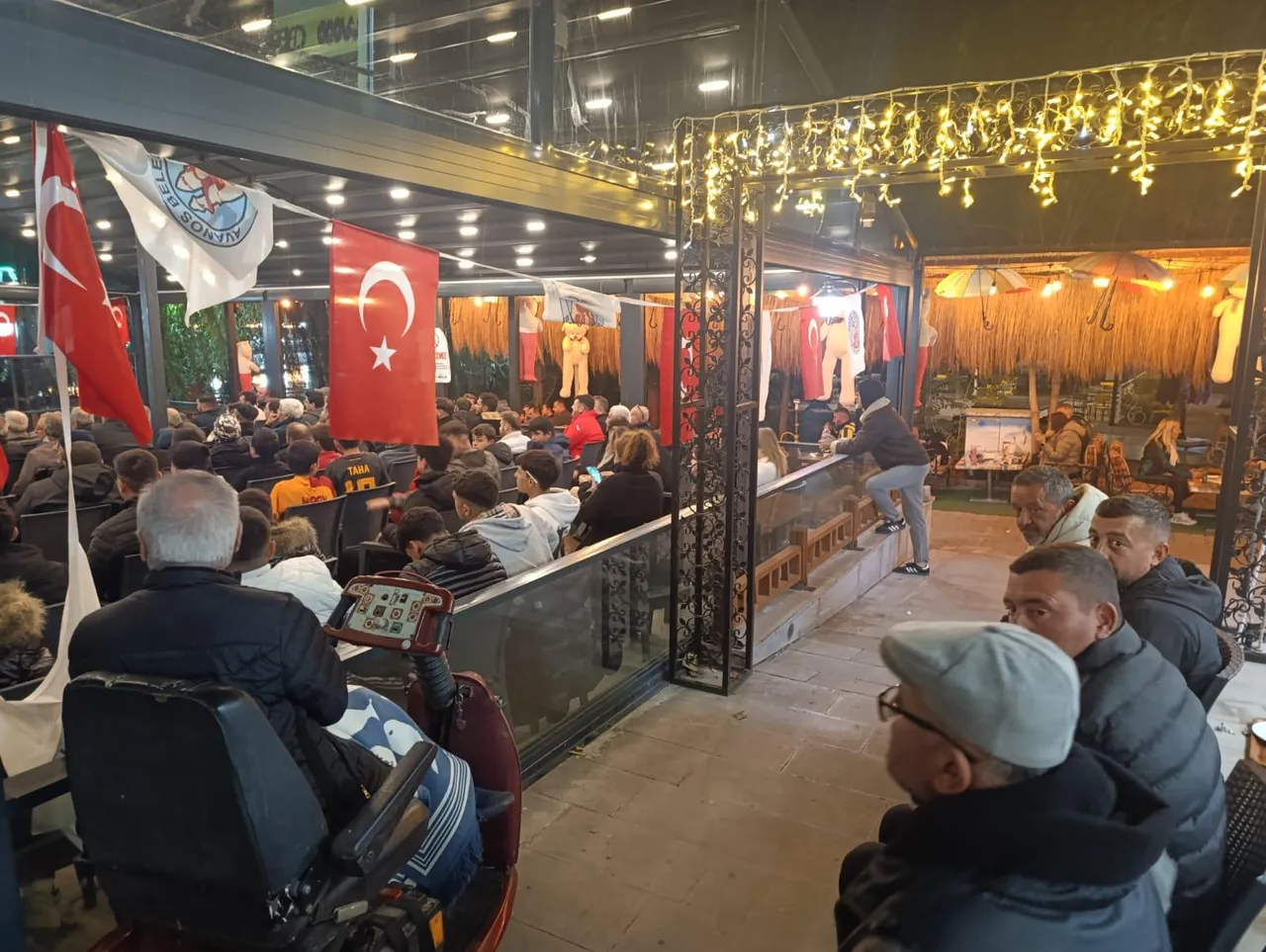Derbi Heyecanı Belediyesi Sosyal Tesislerinde dev ekranda yaşanıyor