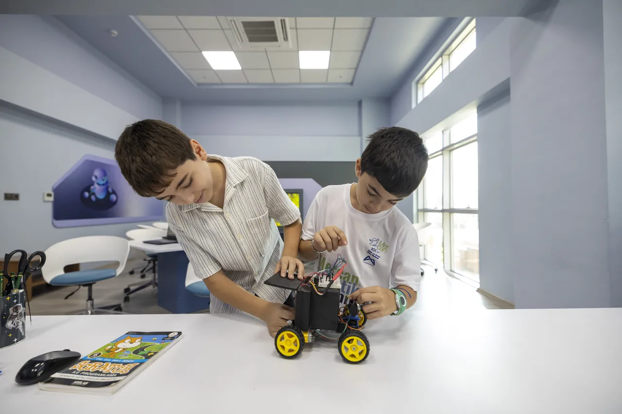 Büyükşehir Mercan’da genç yetenekler, robotik yarışmasında bölge ve Türkiye dereceleri elde etti