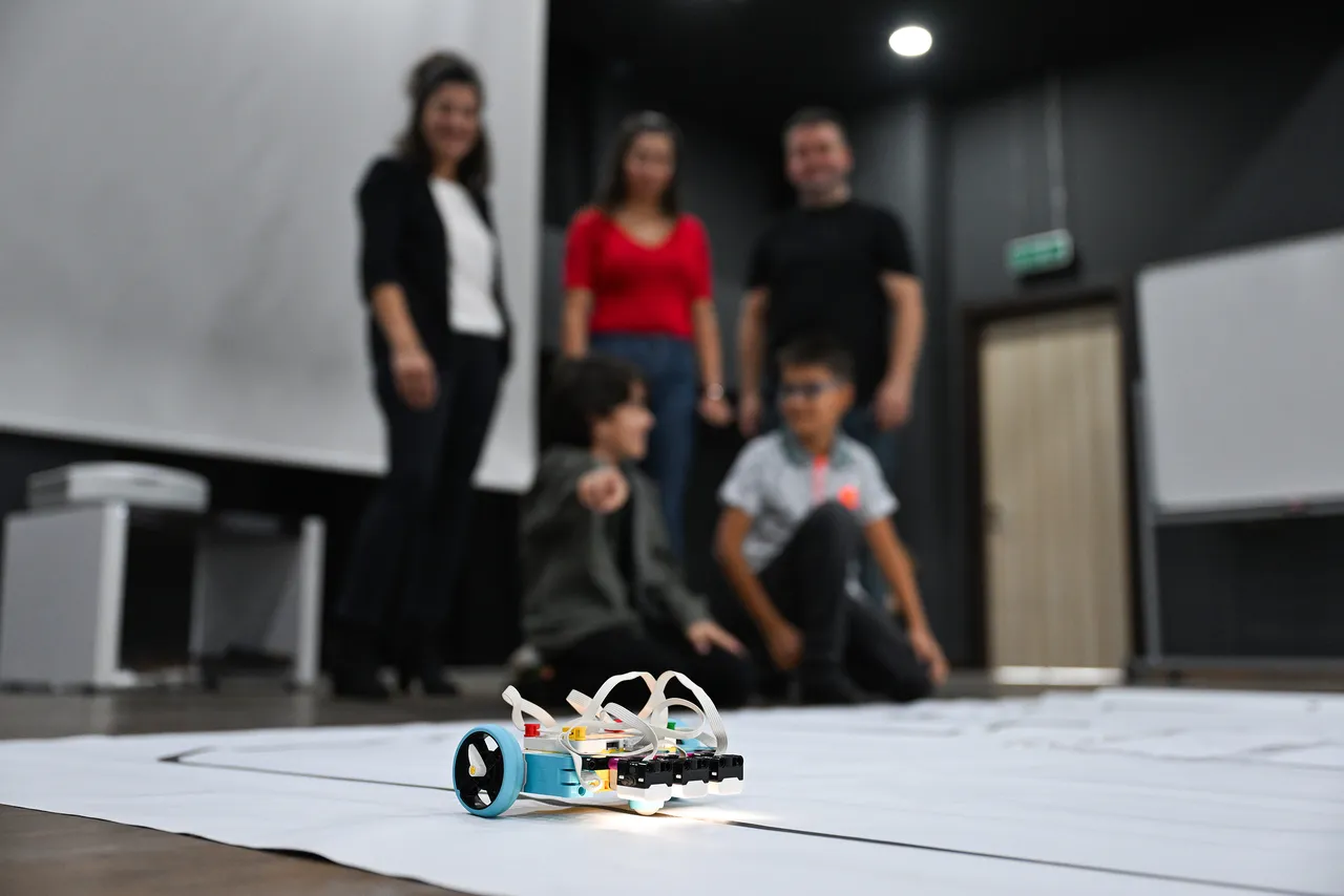 Büyükşehir Mercan’da genç yetenekler, robotik yarışmasında bölge ve Türkiye dereceleri elde etti