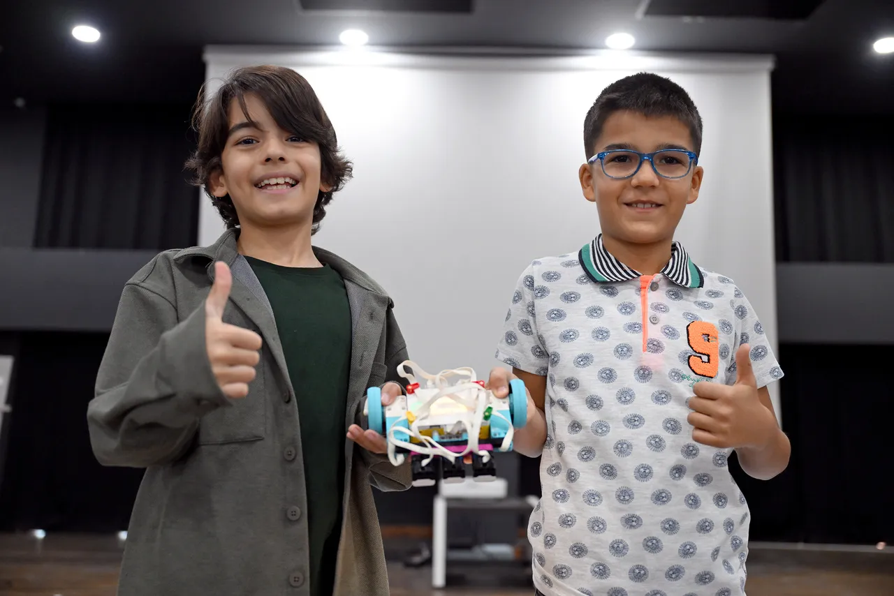 Büyükşehir Mercan’da genç yetenekler, robotik yarışmasında bölge ve Türkiye dereceleri elde etti