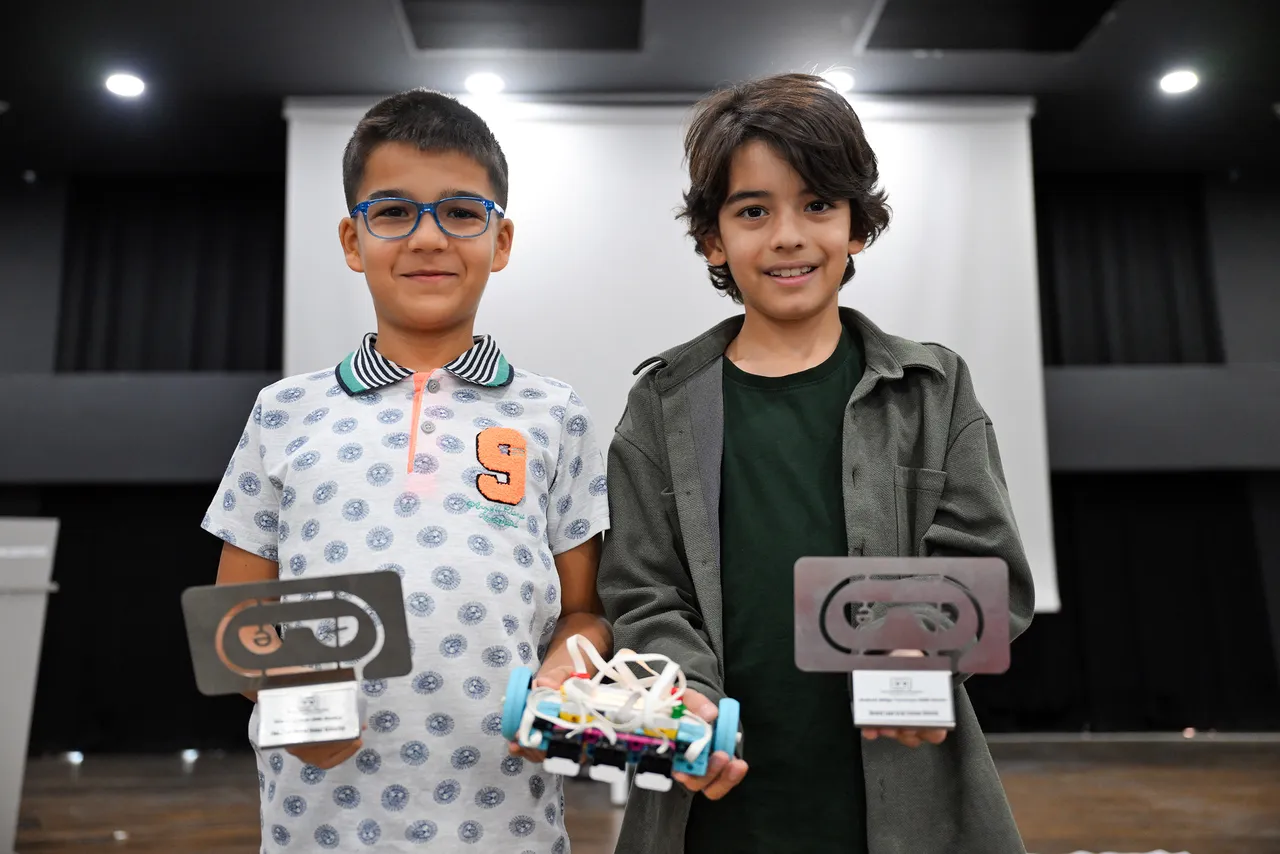 Büyükşehir Mercan’da genç yetenekler, robotik yarışmasında bölge ve Türkiye dereceleri elde etti