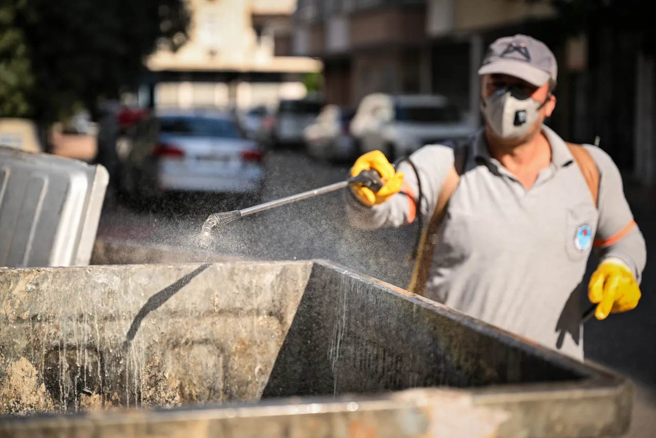 Mersin Büyükşehir 13 ilçede 365 gün kesintisiz ilaçlama yapıyor