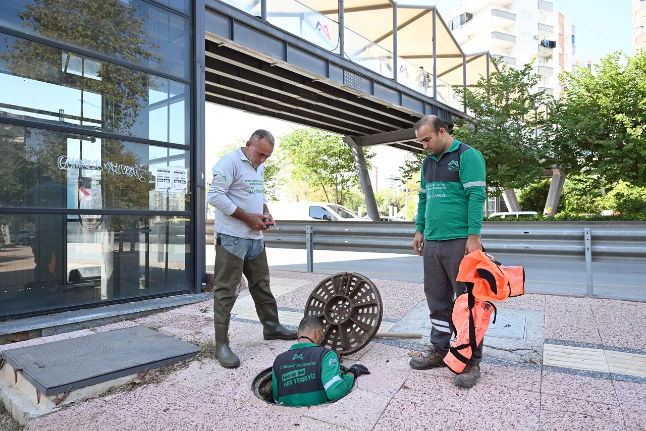 Mersin Büyükşehir 13 ilçede 365 gün kesintisiz ilaçlama yapıyor