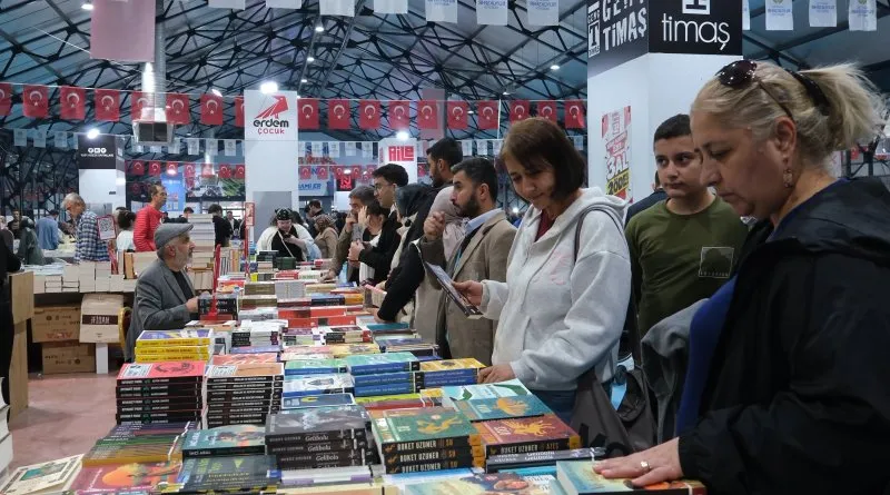Yazarlar Kitap Fuarından memnun