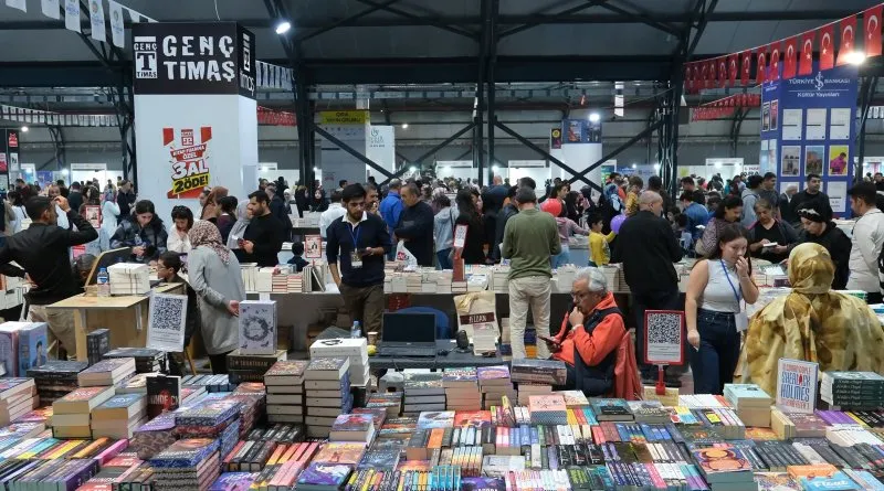 Yazarlar Kitap Fuarından memnun