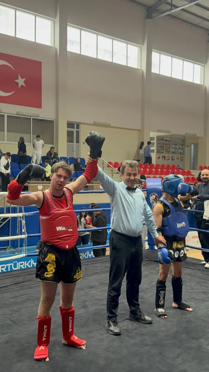 Nevşehir Belediyesi Sporcularından Muaythai Şampiyonasında büyük başarı