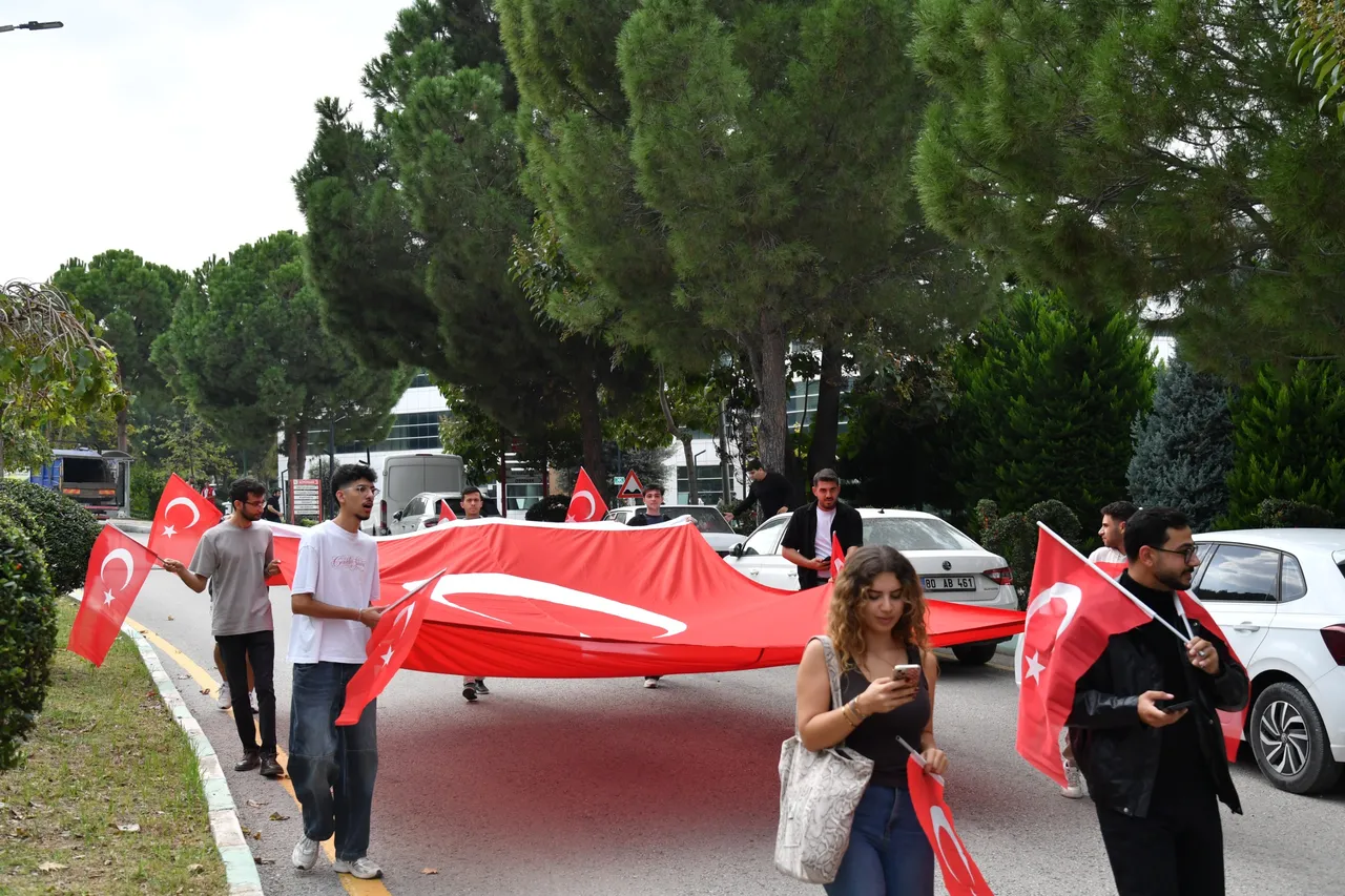 Osmaniye Korkut Ata Üniversitesinde Cumhuriyet'in 103. Yılına özel yürüyüş düzenlendi