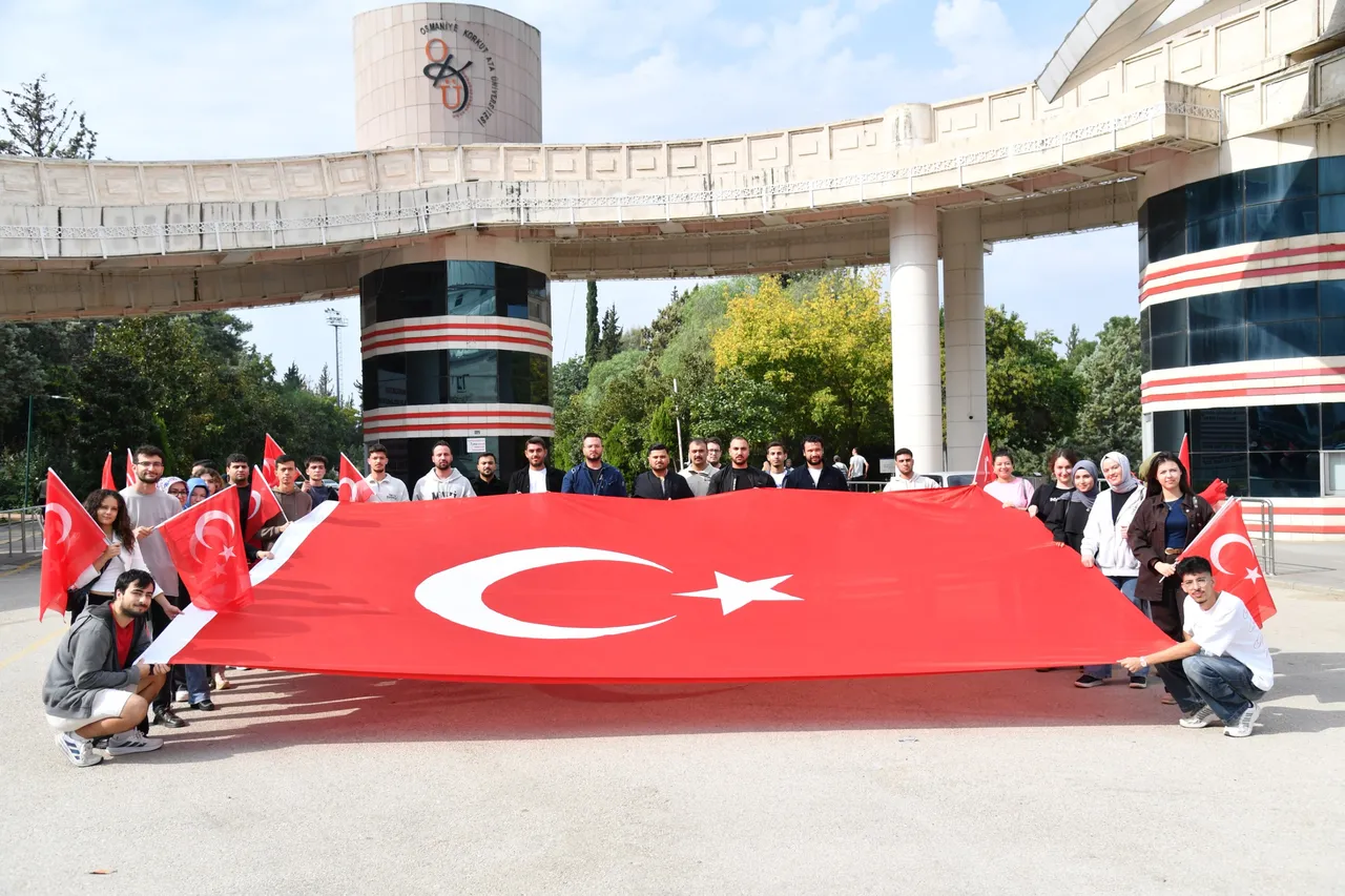 Osmaniye Korkut Ata Üniversitesinde Cumhuriyet'in 103. Yılına özel yürüyüş düzenlendi