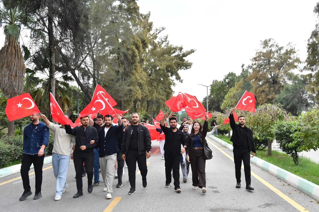 Osmaniye Korkut Ata Üniversitesinde Cumhuriyet'in 103. Yılına özel yürüyüş düzenlendi