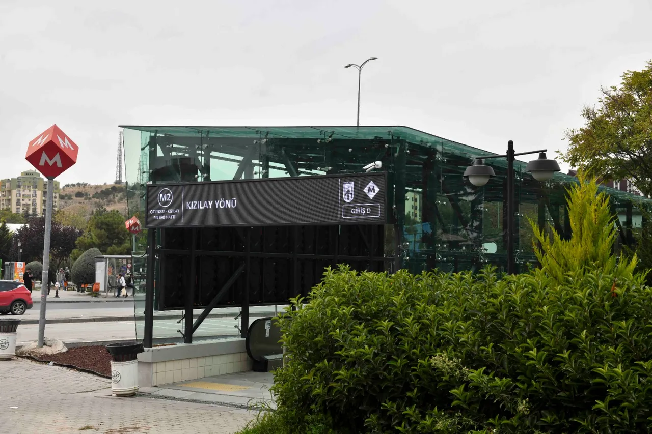 Ankara Büyükşehir’den metro istasyonu ve alt geçitte kanopi çalışması