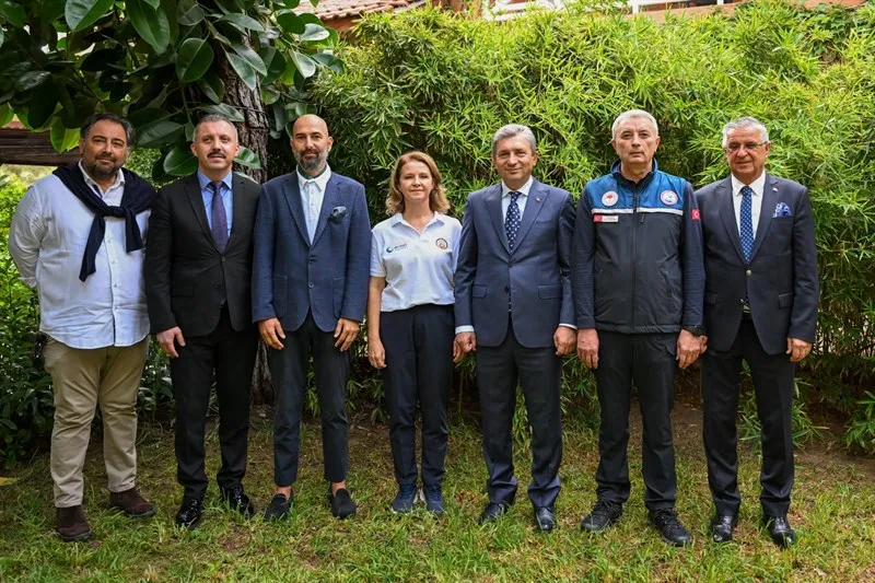 Vali Şahin: Denizaltı yaşamını yeniden inşa edeceğiz