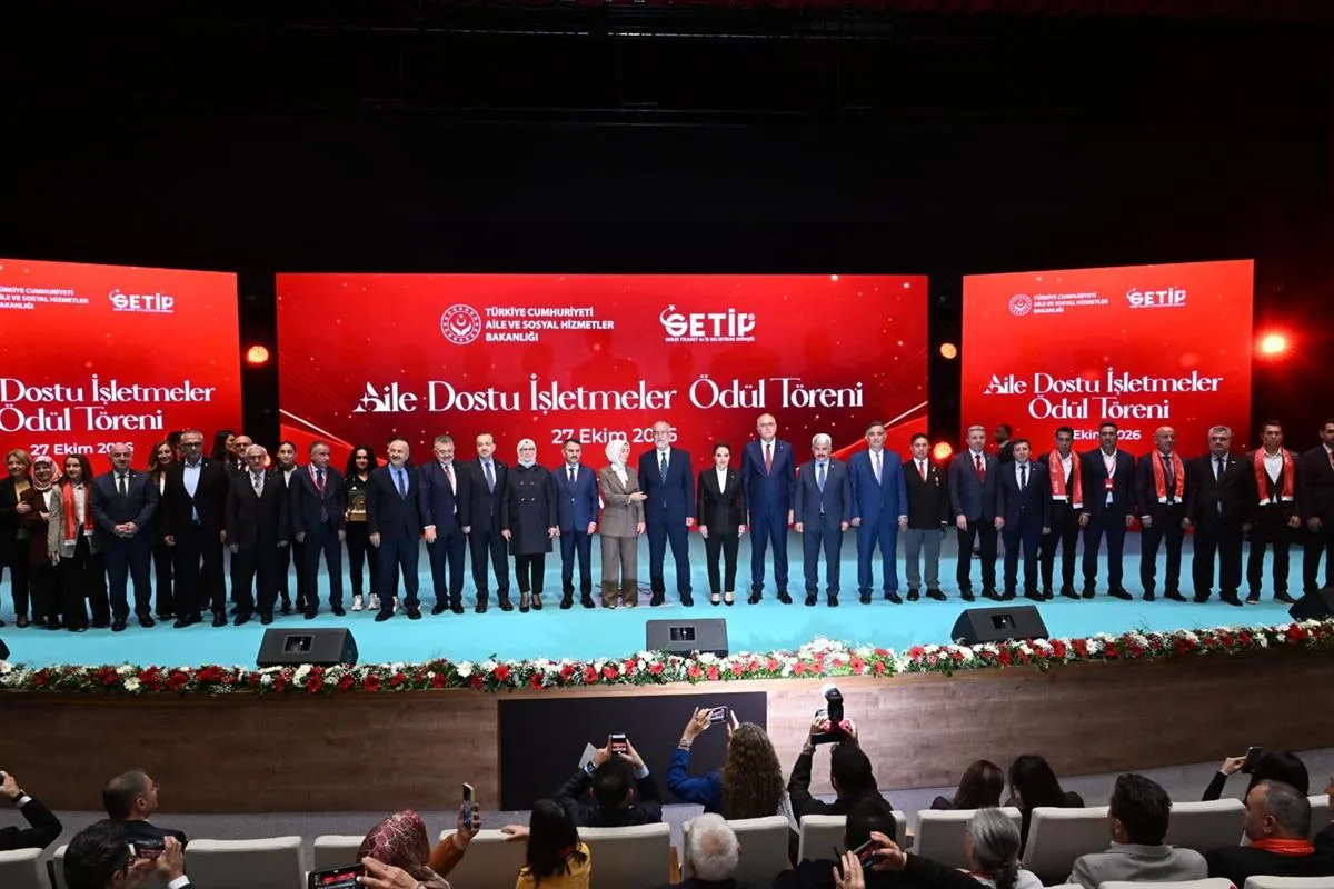 Aile ve Sosyal Hizmetler Bakanı Göktaş ve Vali Aktaş'ın Katılımıyla 'Aile Dostu İşletmeler Ödül Töreni' gerçekleşti