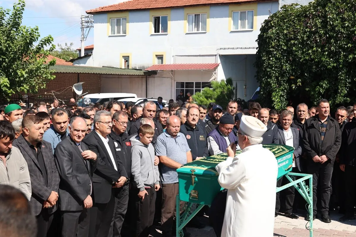 Soma’da meydana gelen maden göçüğünde hayatını kaybeden madencileri ebediyete uğurlandı
