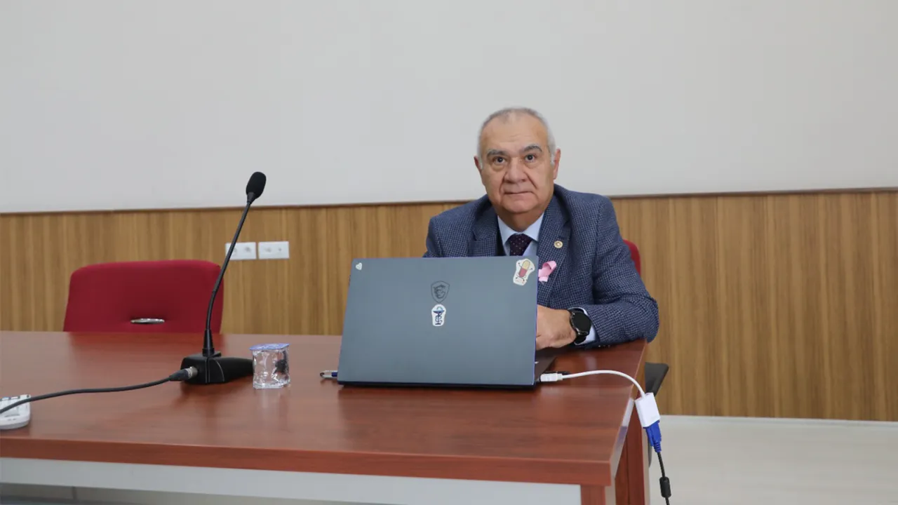 Eczacılık Fakültesinde meme kanseri farkındalık konferansı düzenlendi