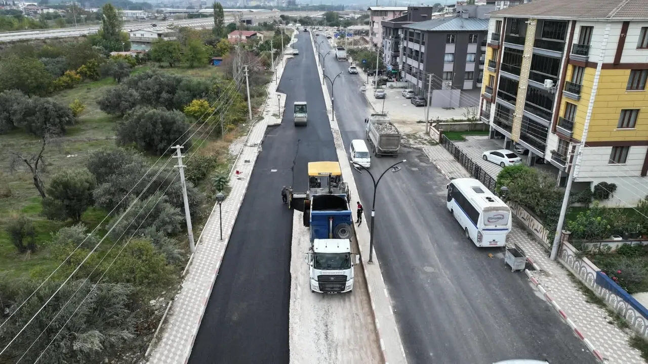 Manisa Büyükşehir’den Soma’da 3 kilometrelik asfalt çalışması