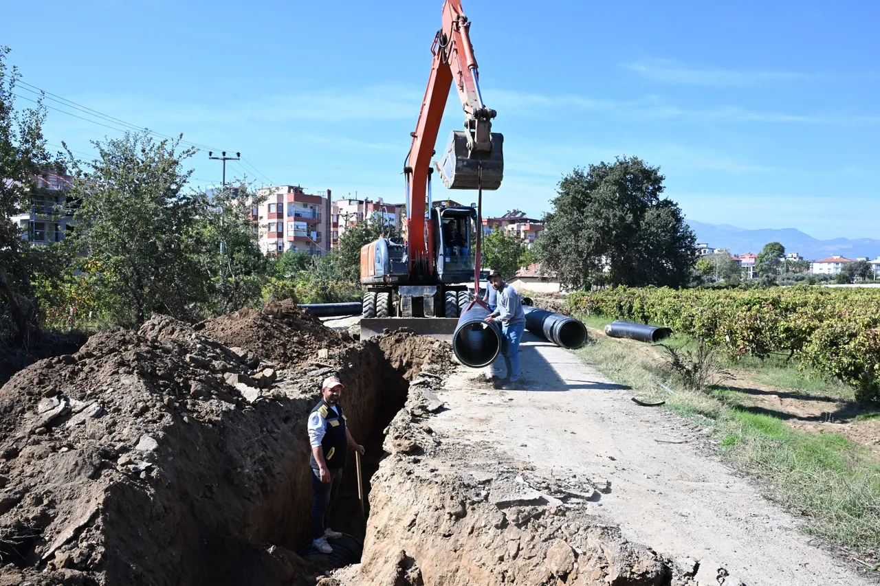 Sarıgöl Ayan Mahallesi’nde taşkın riskine karşı 1.200 metrelik hat