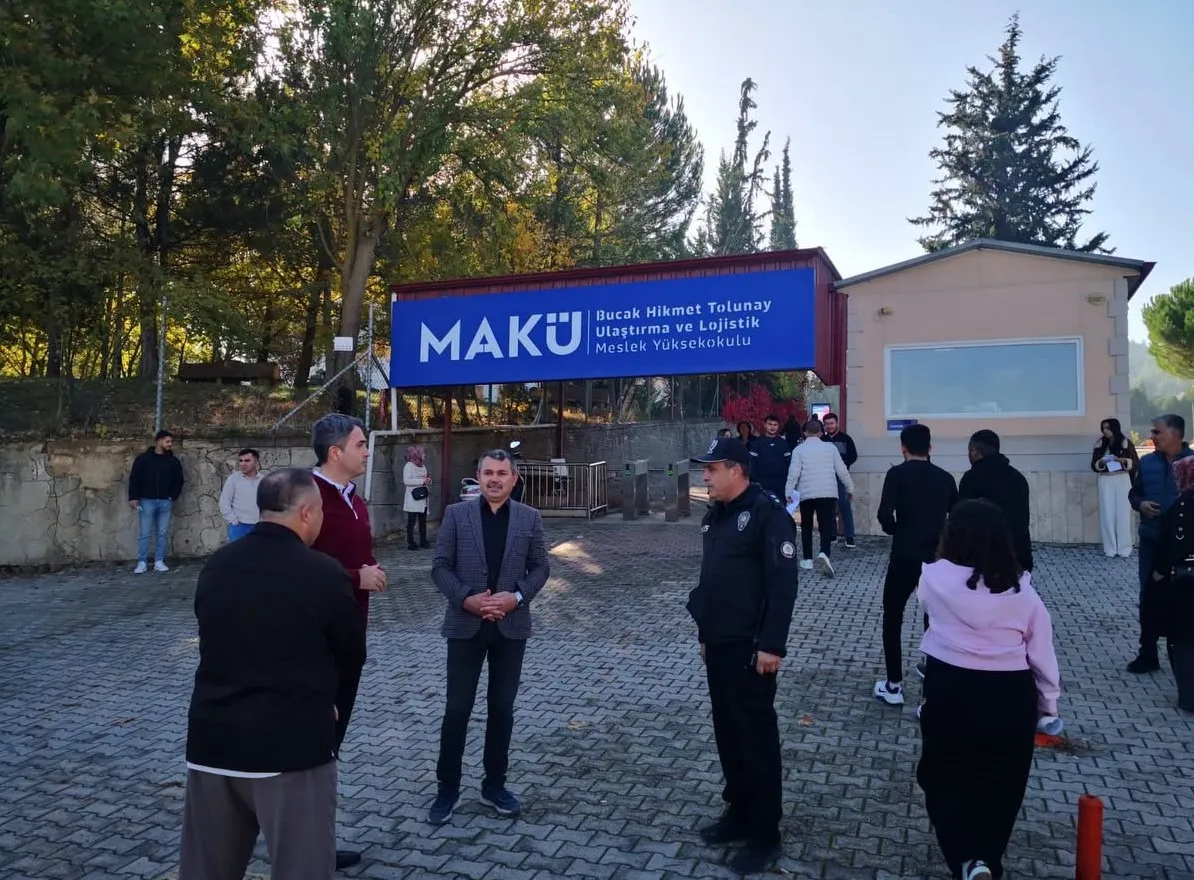 Bucak Kaymakamı Kuruca, KPSS sınavının gerçekleştirileceği okul bölgelerinde incelemelerde bulundu