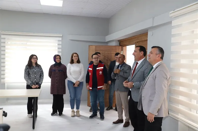 Demirci Kaymakamı Bayram, Aile Destek Merkezi’nde incelemelerde bulundu