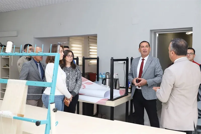 Demirci Kaymakamı Bayram, Aile Destek Merkezi’nde incelemelerde bulundu
