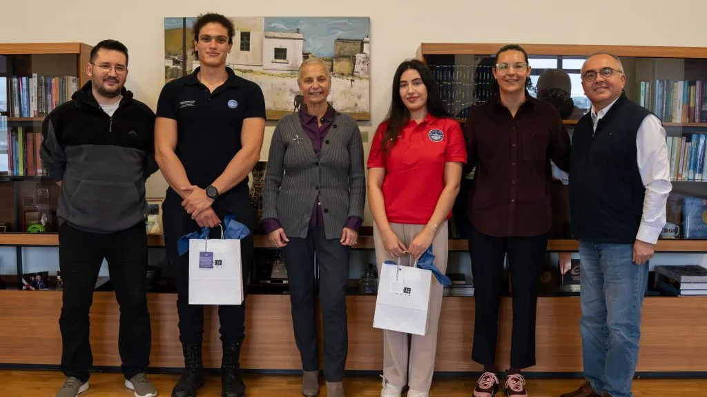 Şampiyon sporcular, Kadir Has Üniversitesi Rektörü Başar’ı ziyaret etti