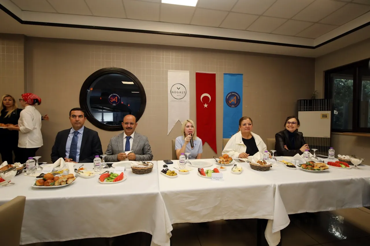Rektör Özkan, öğrenci topluluk başkanlarıyla bir araya geldi