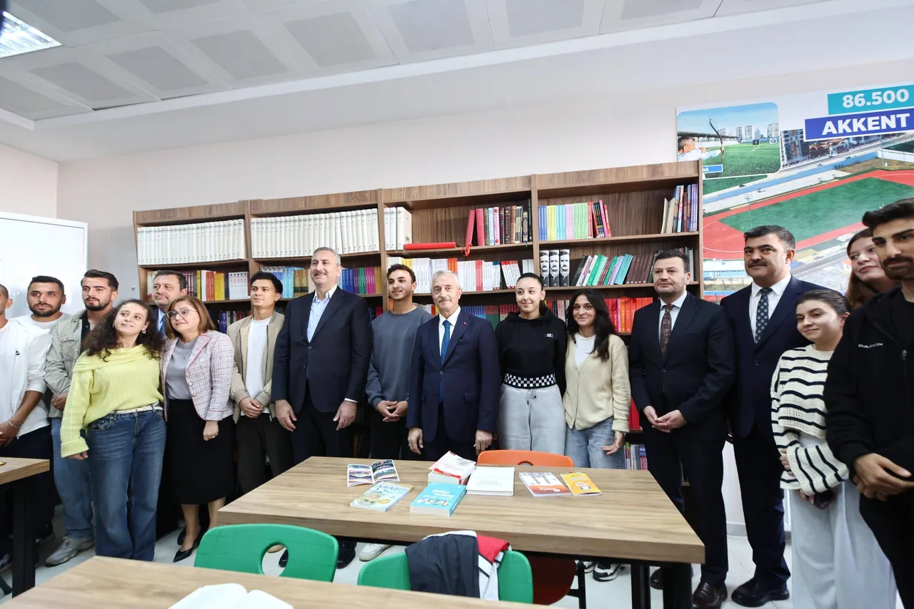 Şahinbey Belediyesi Genç Ofis'i kapılarını üniversiteli gençlere açtı