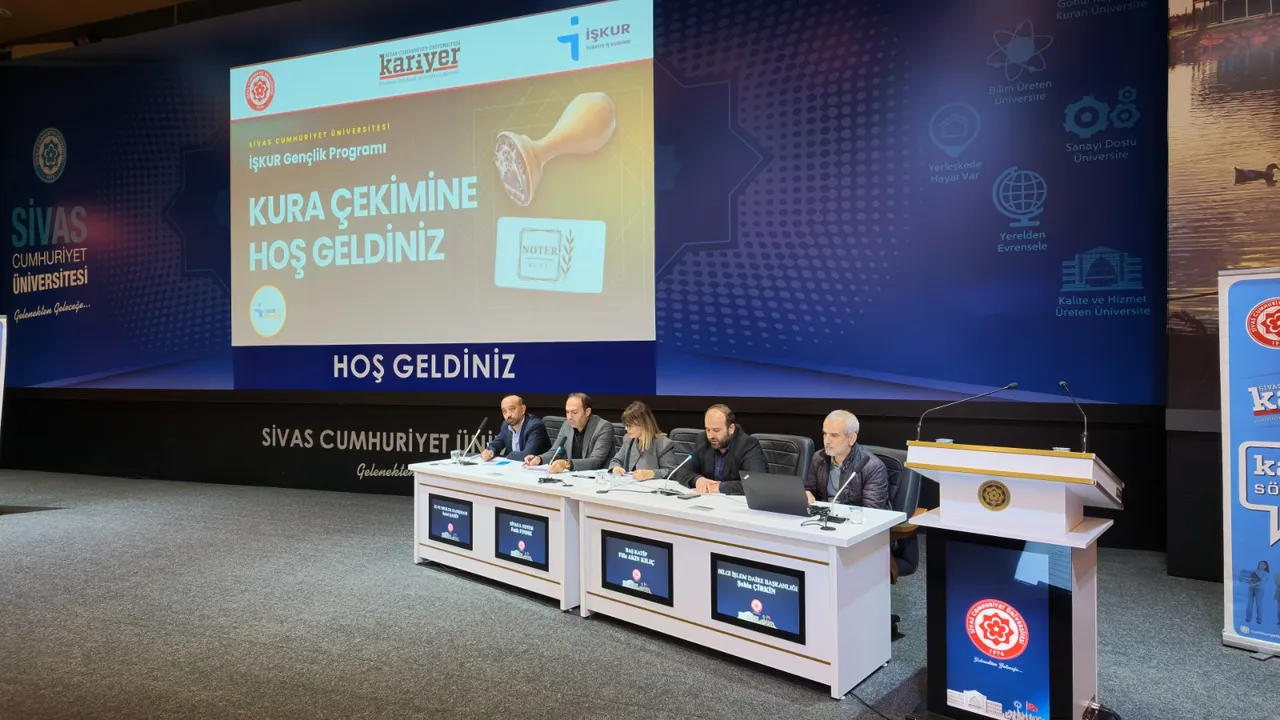 Sivas Cumhuriyet Üniversitesinde 1.827 öğrenci İş hayatına ilk adımını atıyor