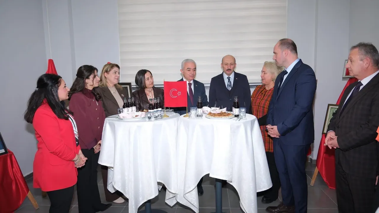 Kırklareli Belediyesi, Üreten Kadınlarla Yaşayan Cumhuriyet temasıyla düzenlenen programa katıldı