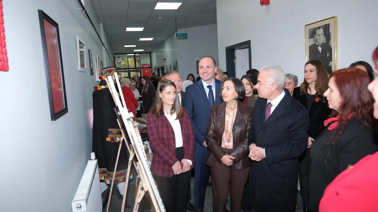 Kırklareli Belediyesi, Üreten Kadınlarla Yaşayan Cumhuriyet temasıyla düzenlenen programa katıldı