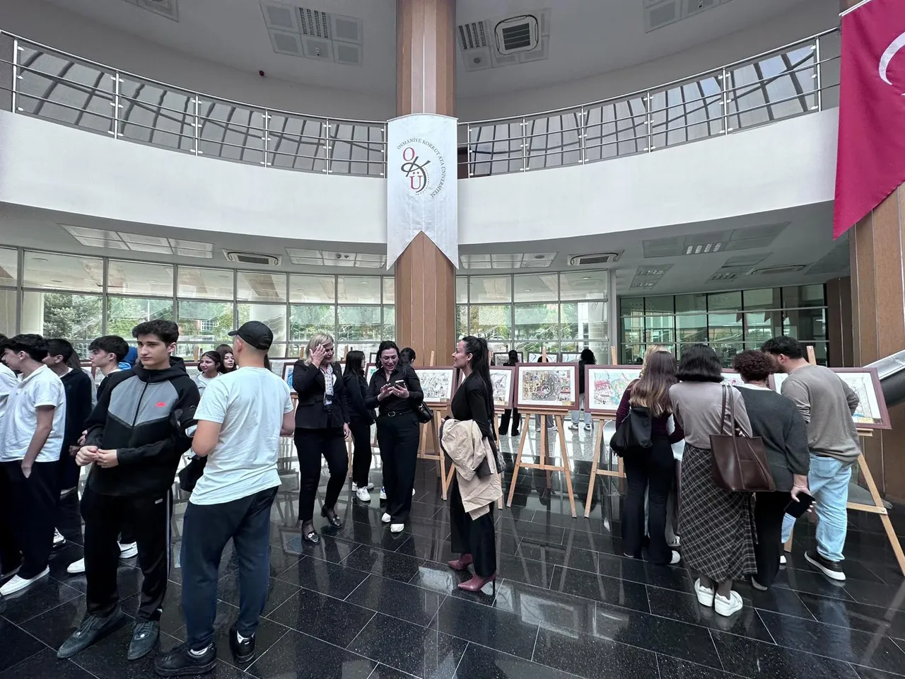 Osmaniye Korkut Ata Üniversitesinde “İnsan Dünyadır” minyatür sergisi açıldı