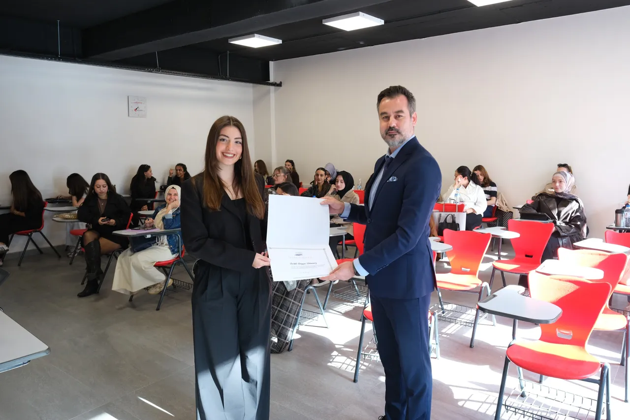 Beslenme ve diyetetik bölümünde “Toplu Beslenme Sistemlerinde Diyetisyen” söyleşisi düzenlendi