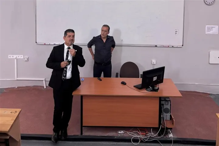Trakya Üniversitesi Hastanesinde “Temel İletişim Becerileri ve Beden Dili” eğitimi verildi