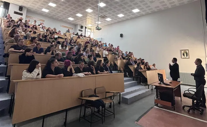 Trakya Üniversitesi Hastanesinde “Temel İletişim Becerileri ve Beden Dili” eğitimi verildi