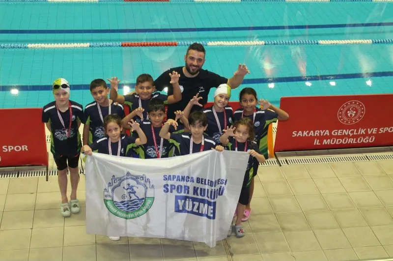 Sapanca Belediyesi Spor Kulübü yüzme yarışlarından derecelerle döndü