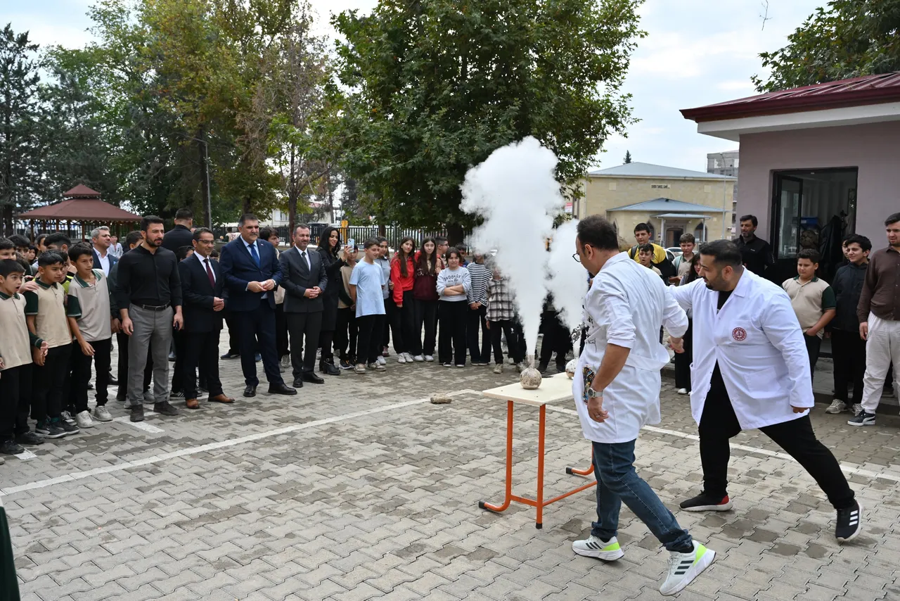 Geleceğin bilim insanları Türkoğlu’nda yetişiyor