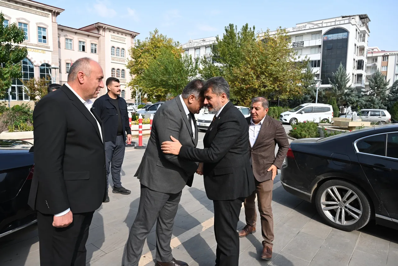 Türkoğlu Belediyesi: Türkoğlu’muz için beraberiz